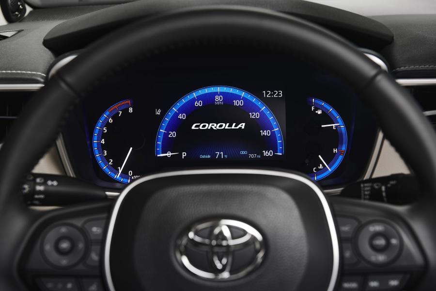 Панель приборов Toyota Corolla XSE Sedan 2019 года  (NA) (фото 14 из 45)